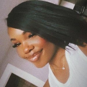 Meet your Posher, Chanelle